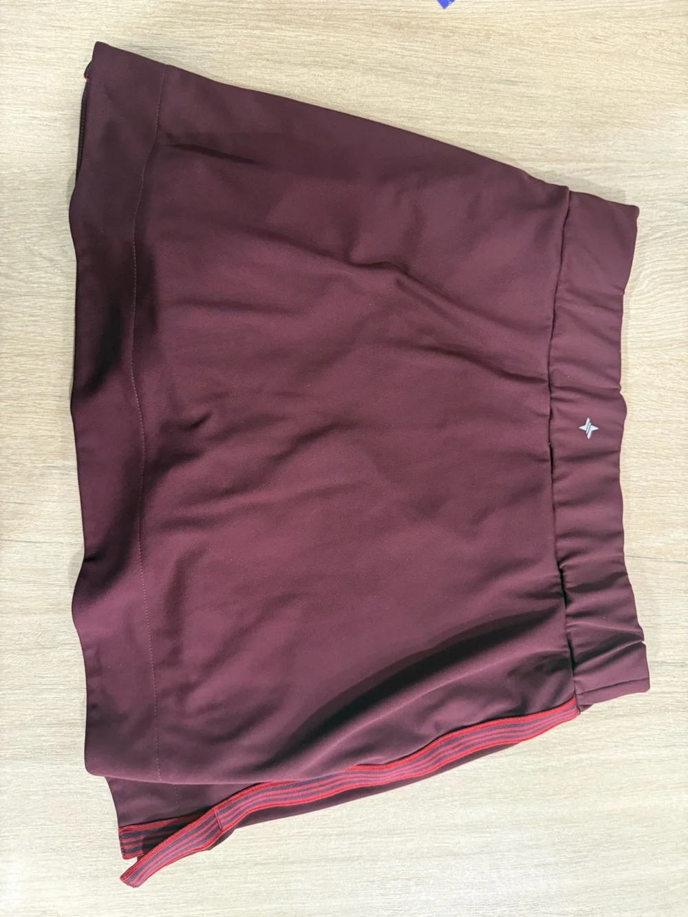Tuckernuck Karrie Golf Skirt Wine Fall Burgundy Performance Stretch Skort Sz Med